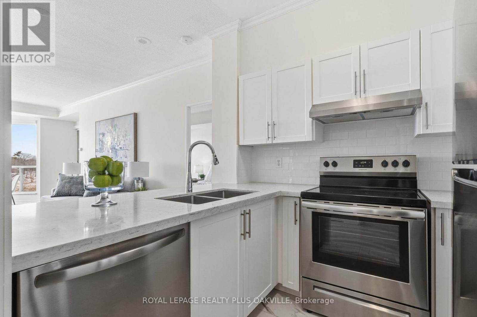 718 - 2511 LAKESHORE ROAD W, Oakville (BR Bronte), Ontario, L6L6L9 — Photo 8