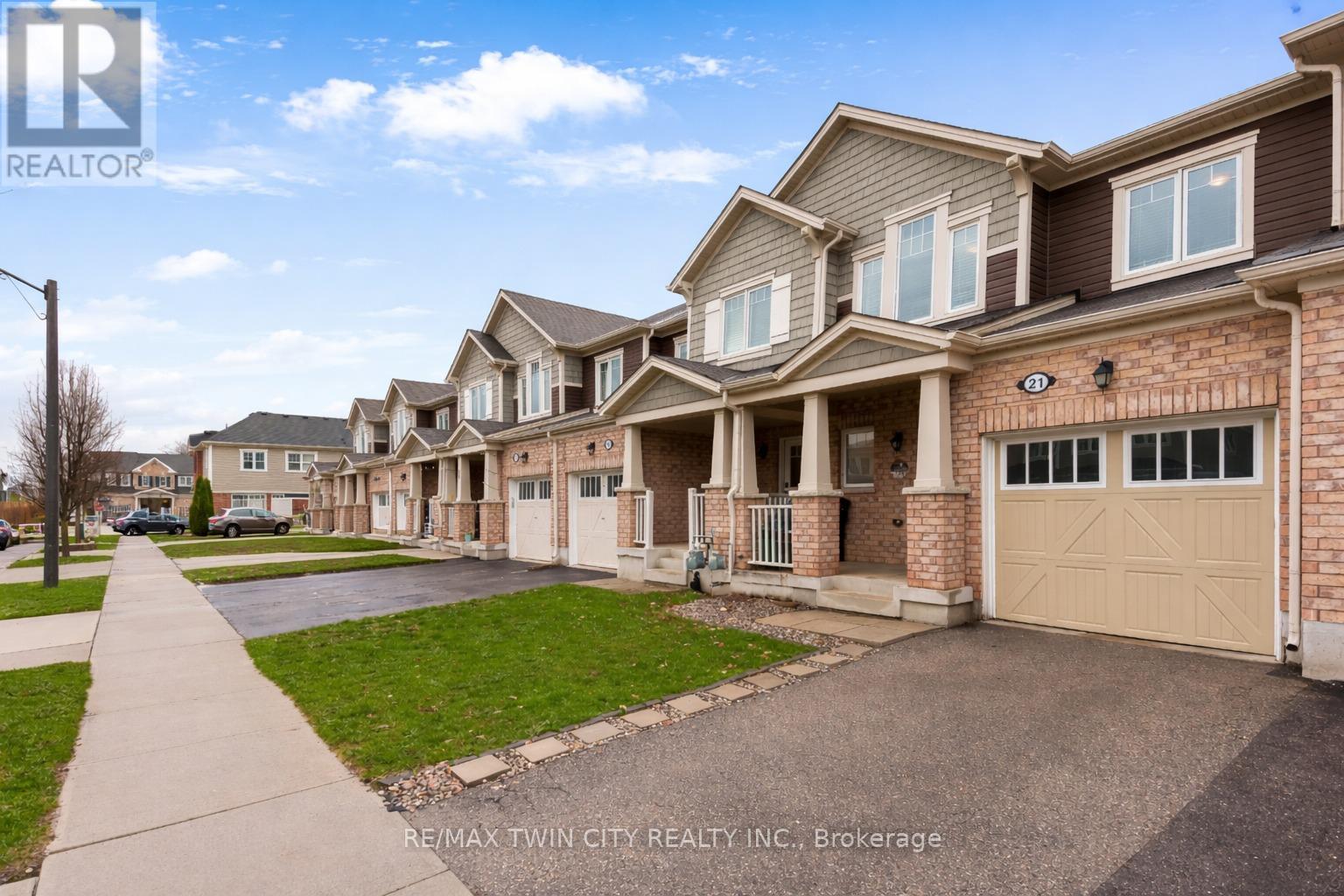 21 POSTMASTER DRIVE, Kitchener, Ontario, N2R0J2 — Photo 2