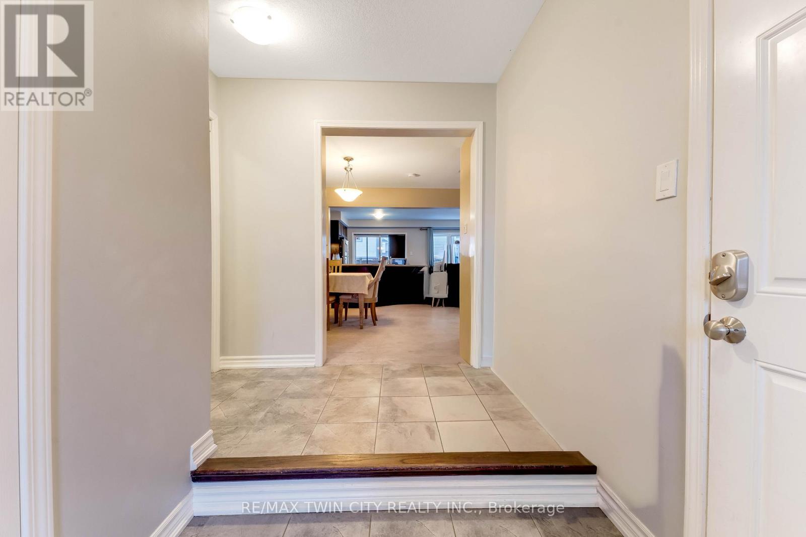 21 POSTMASTER DRIVE, Kitchener, Ontario, N2R0J2 — Photo 4