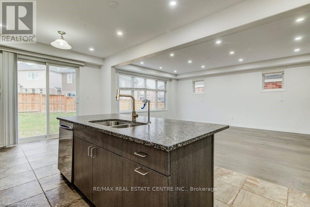 11 COMPASS TRAIL, Cambridge, Ontario, N3E0B7 — Photo 17