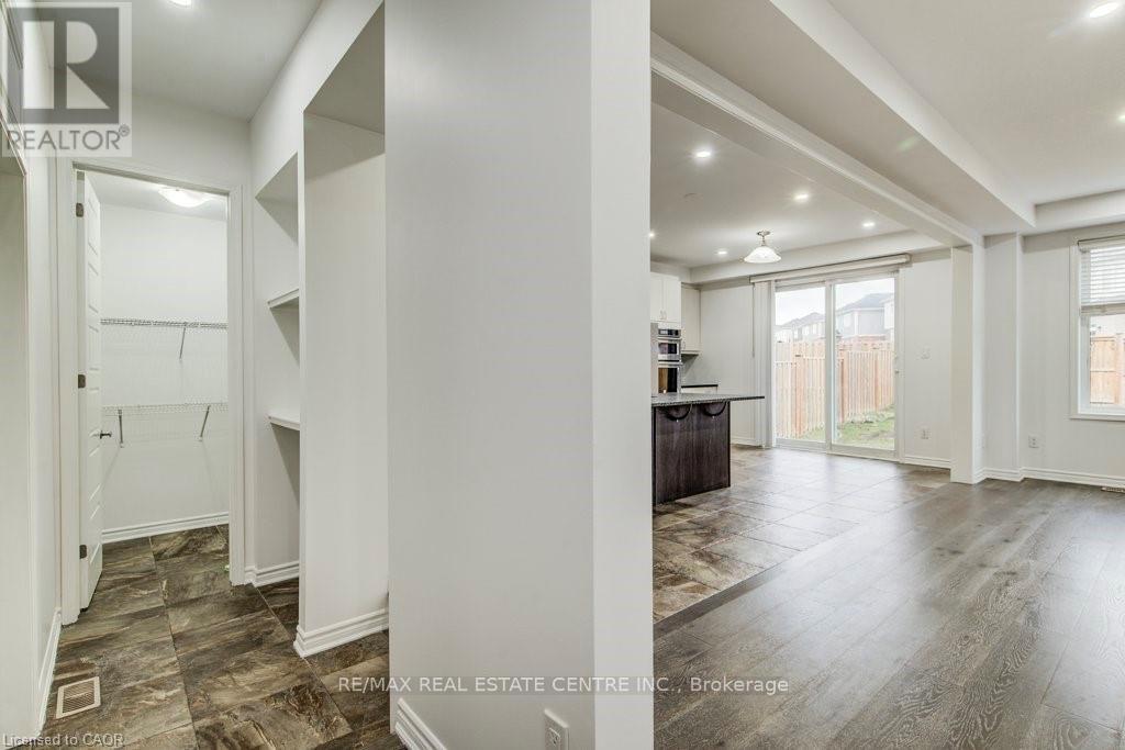 11 COMPASS TRAIL, Cambridge, Ontario, N3E0B7 — Photo 19