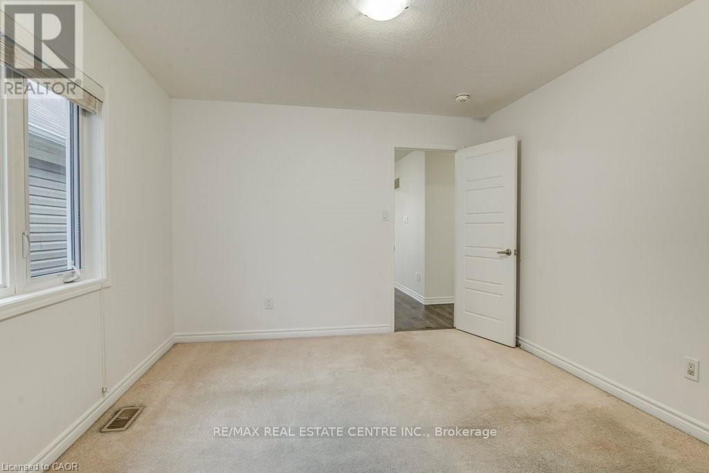 11 COMPASS TRAIL, Cambridge, Ontario, N3E0B7 — Photo 24