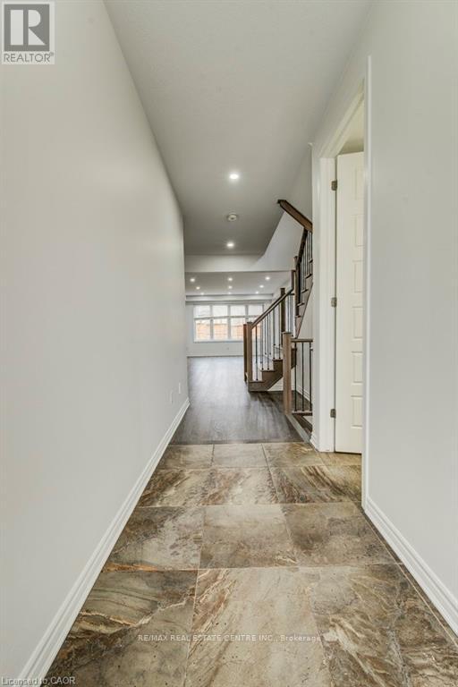 11 COMPASS TRAIL, Cambridge, Ontario, N3E0B7 — Photo 4