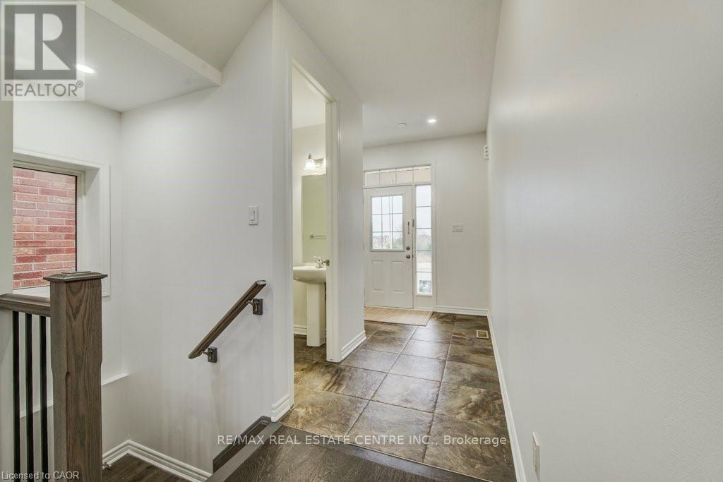 11 COMPASS TRAIL, Cambridge, Ontario, N3E0B7 — Photo 5