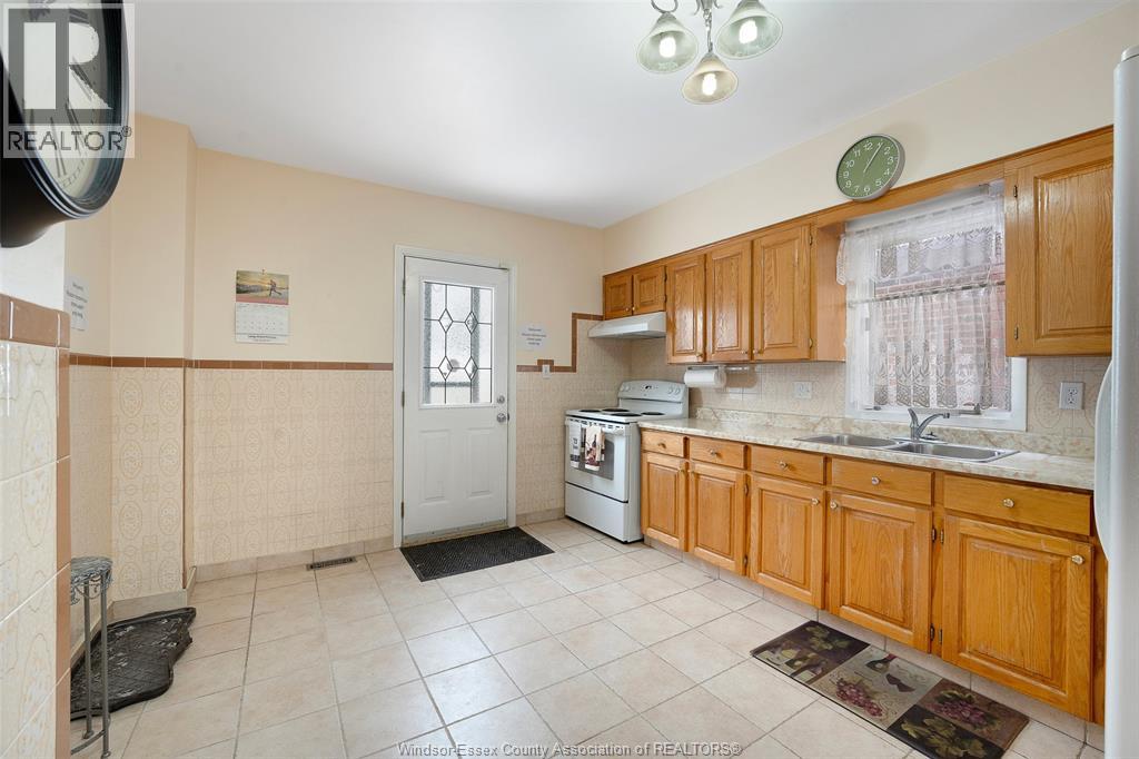 907 GLADSTONE AVENUE Unit# MAIN, Windsor, Ontario, N9A2R5 — Photo 10