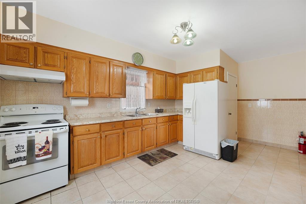 907 GLADSTONE AVENUE Unit# MAIN, Windsor, Ontario, N9A2R5 — Photo 11