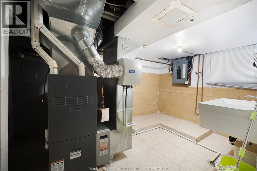 907 GLADSTONE AVENUE Unit# MAIN, Windsor, Ontario, N9A2R5 — Photo 20