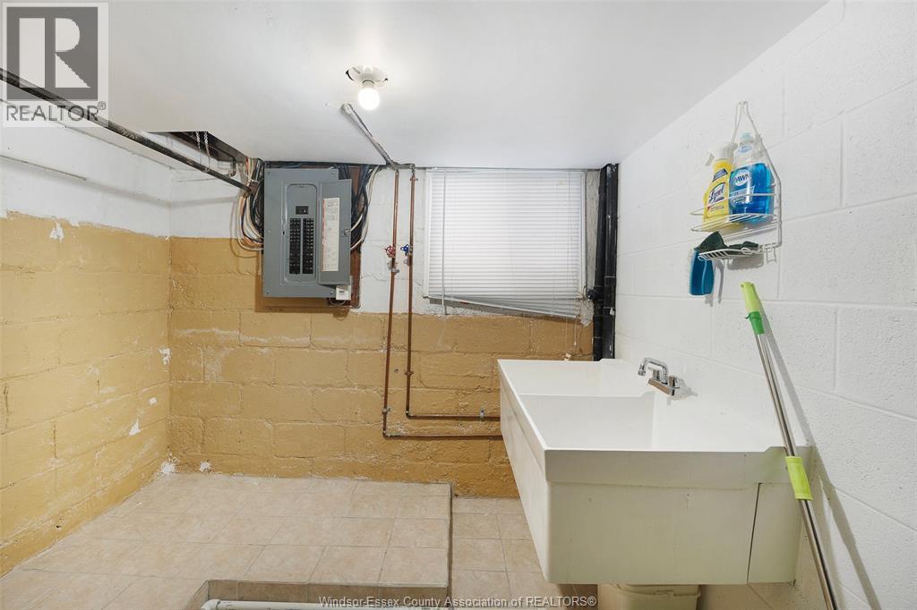 907 GLADSTONE AVENUE Unit# MAIN, Windsor, Ontario, N9A2R5 — Photo 21