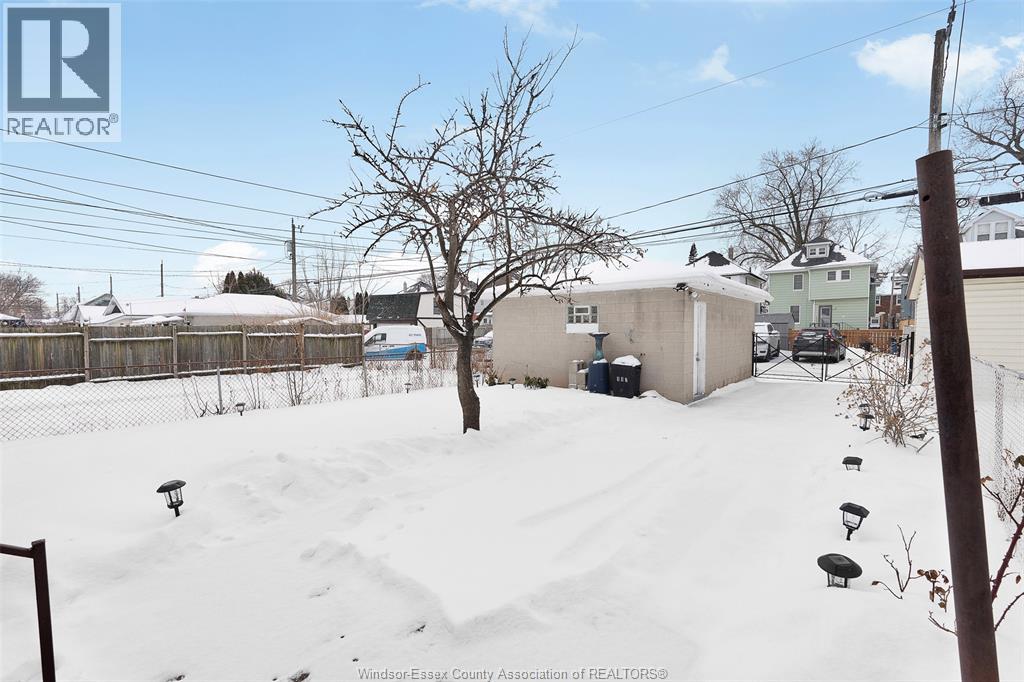 907 GLADSTONE AVENUE Unit# MAIN, Windsor, Ontario, N9A2R5 — Photo 22