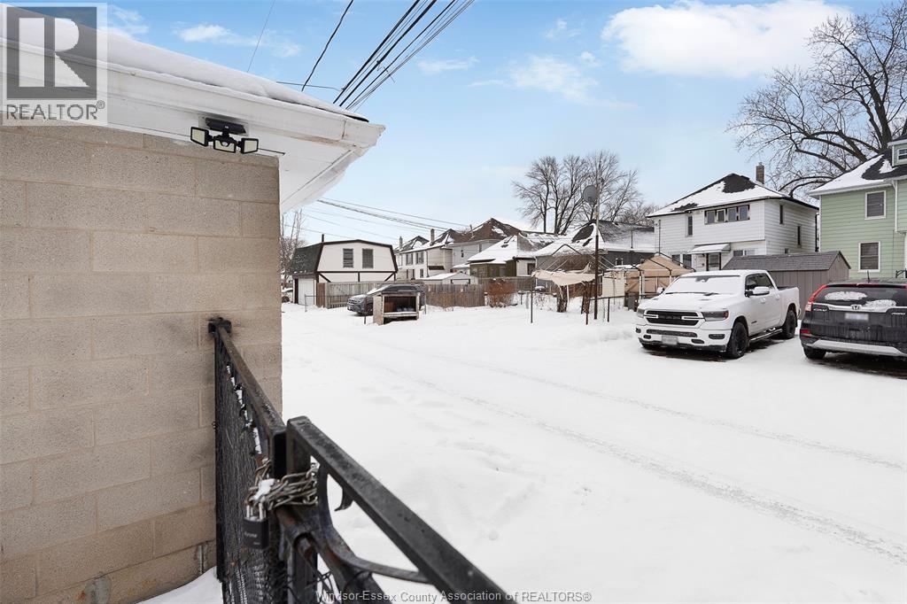 907 GLADSTONE AVENUE Unit# MAIN, Windsor, Ontario, N9A2R5 — Photo 25