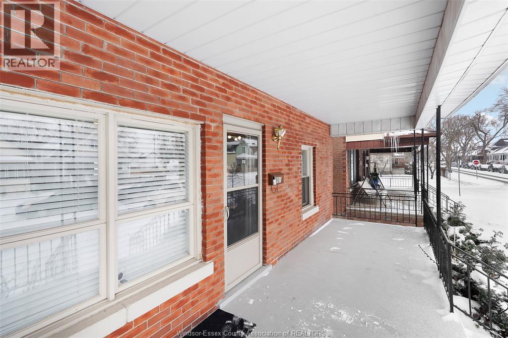 907 GLADSTONE AVENUE Unit# MAIN, Windsor, Ontario, N9A2R5 — Photo 4