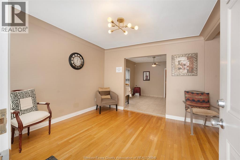 907 GLADSTONE AVENUE Unit# MAIN, Windsor, Ontario, N9A2R5 — Photo 5