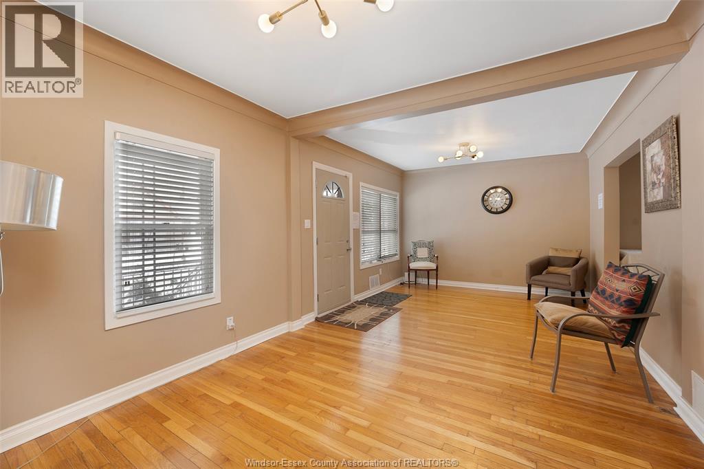 907 GLADSTONE AVENUE Unit# MAIN, Windsor, Ontario, N9A2R5 — Photo 7
