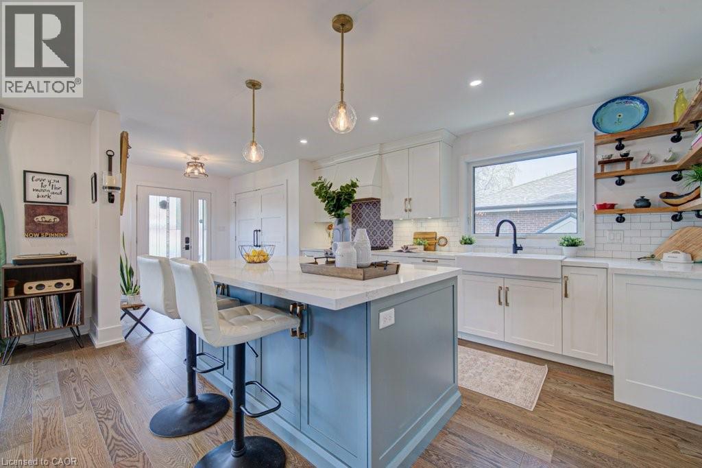 1486 AUGUSTINE Drive, Burlington, Ontario, L7P2N2 — Photo 3