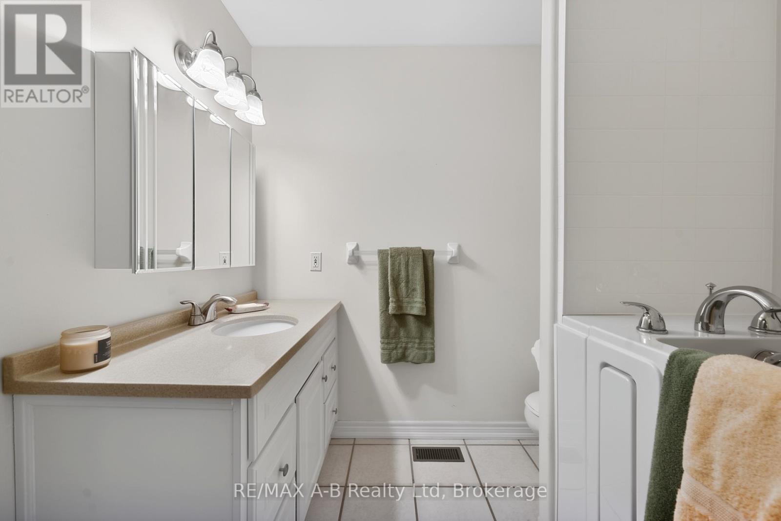 23 - 24 GRIFFITHS DRIVE, Brant (Paris), Ontario, N3L4C5 — Photo 14