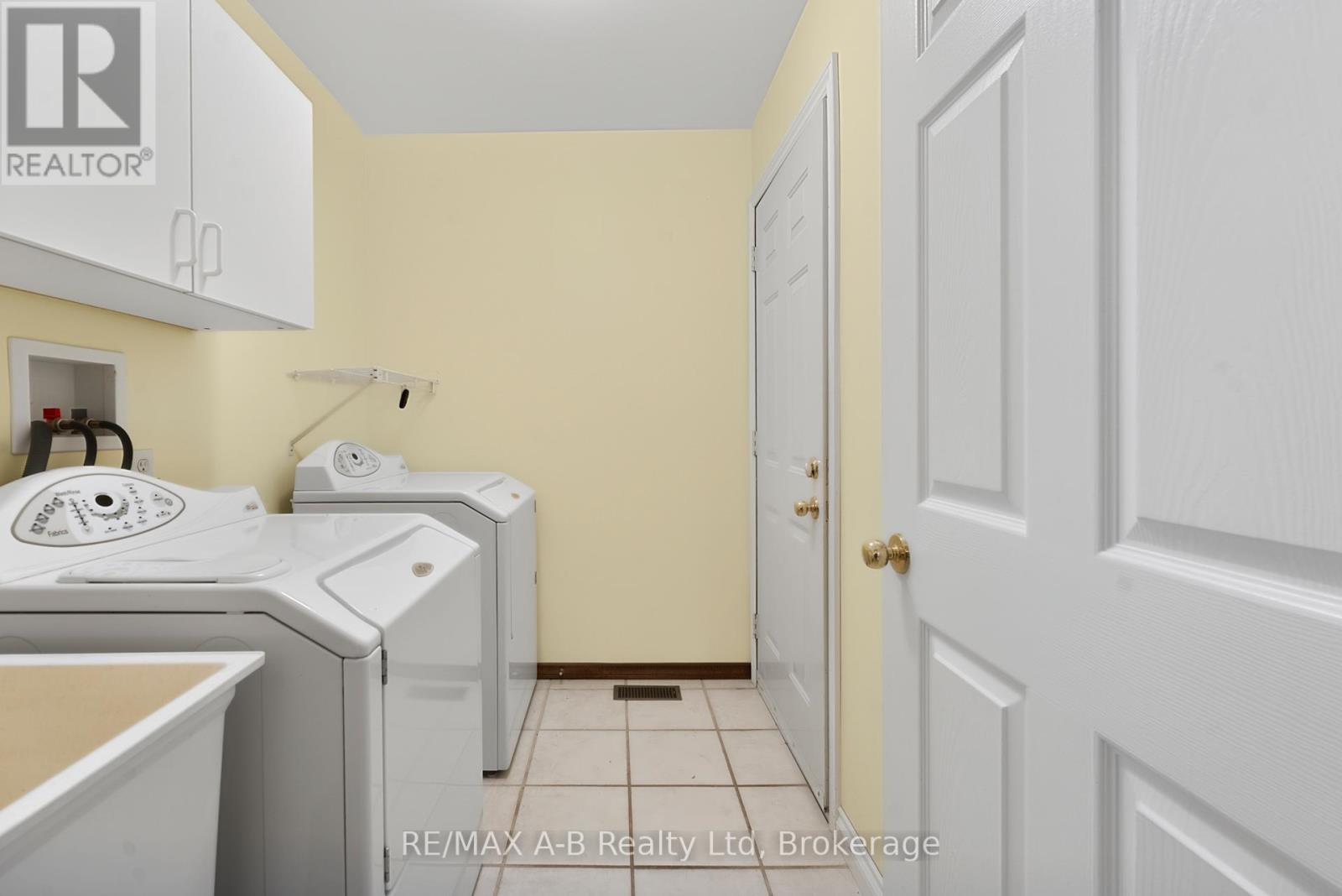 23 - 24 GRIFFITHS DRIVE, Brant (Paris), Ontario, N3L4C5 — Photo 15