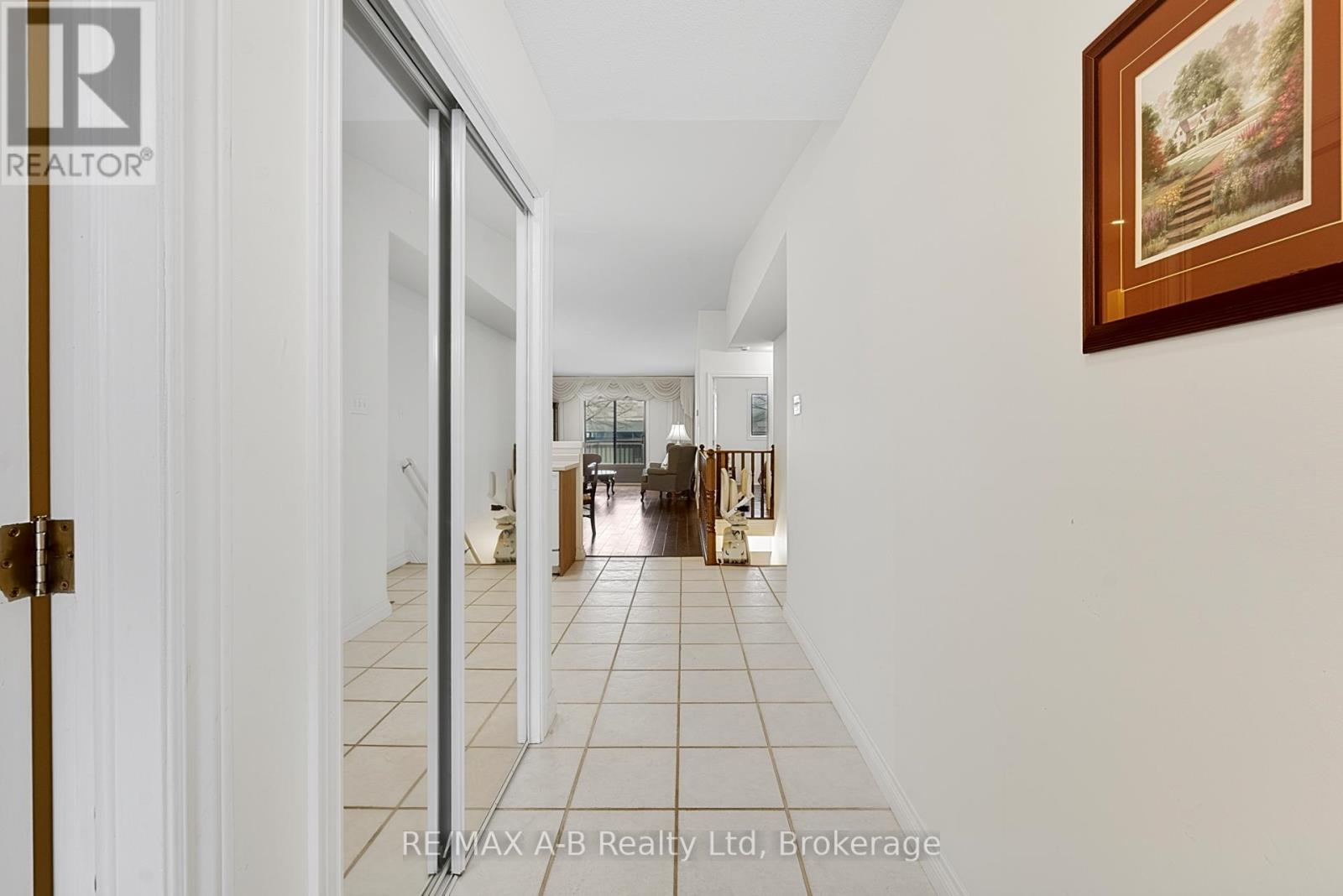 23 - 24 GRIFFITHS DRIVE, Brant (Paris), Ontario, N3L4C5 — Photo 2