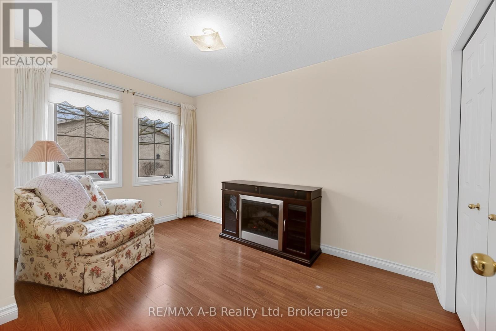 23 - 24 GRIFFITHS DRIVE, Brant (Paris), Ontario, N3L4C5 — Photo 3