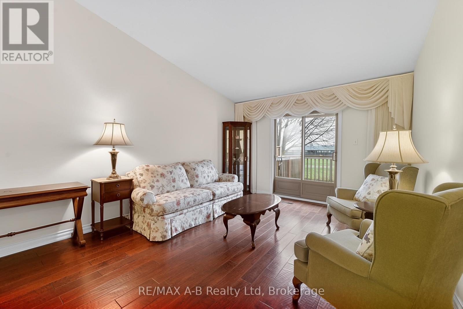 23 - 24 GRIFFITHS DRIVE, Brant (Paris), Ontario, N3L4C5 — Photo 8