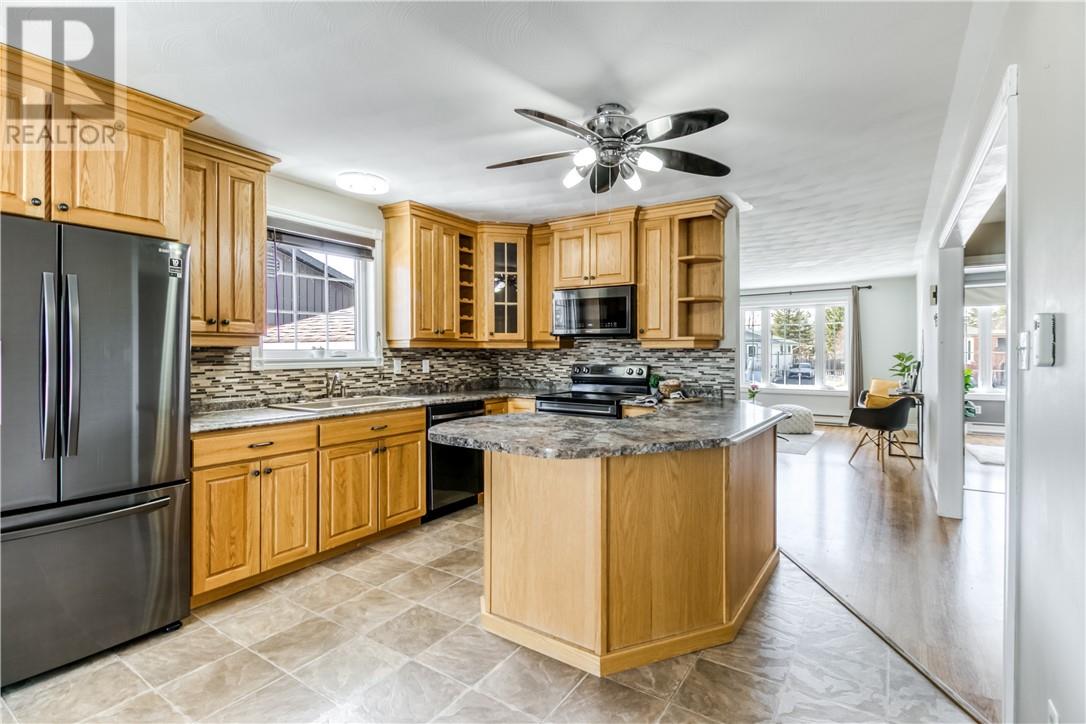 4680 Frontenac Crescent, Val Therese, Ontario, P3P1S3 — Photo 11