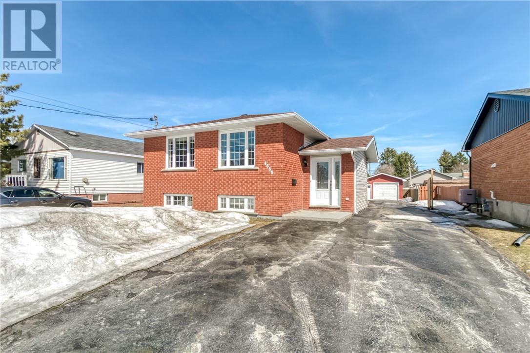 4680 Frontenac Crescent, Val Therese, Ontario, P3P1S3 — Photo 2