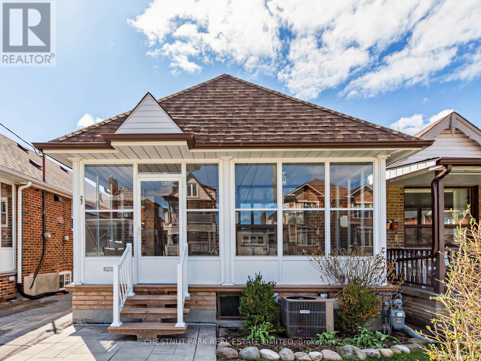 27 AMHERST AVENUE, Toronto (Oakwood Village), Ontario, M6E1Z2 — Photo 2