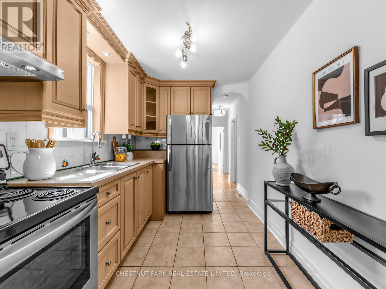 27 AMHERST AVENUE, Toronto (Oakwood Village), Ontario, M6E1Z2 — Photo 7