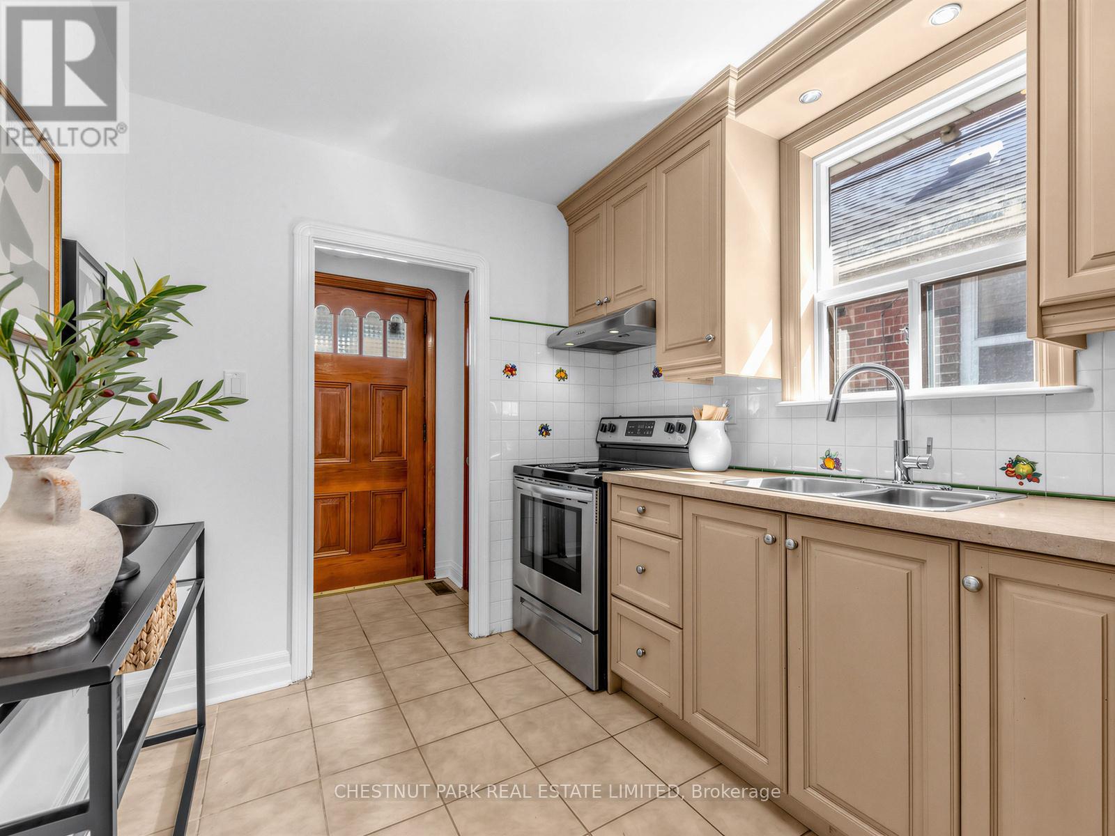 27 AMHERST AVENUE, Toronto (Oakwood Village), Ontario, M6E1Z2 — Photo 9