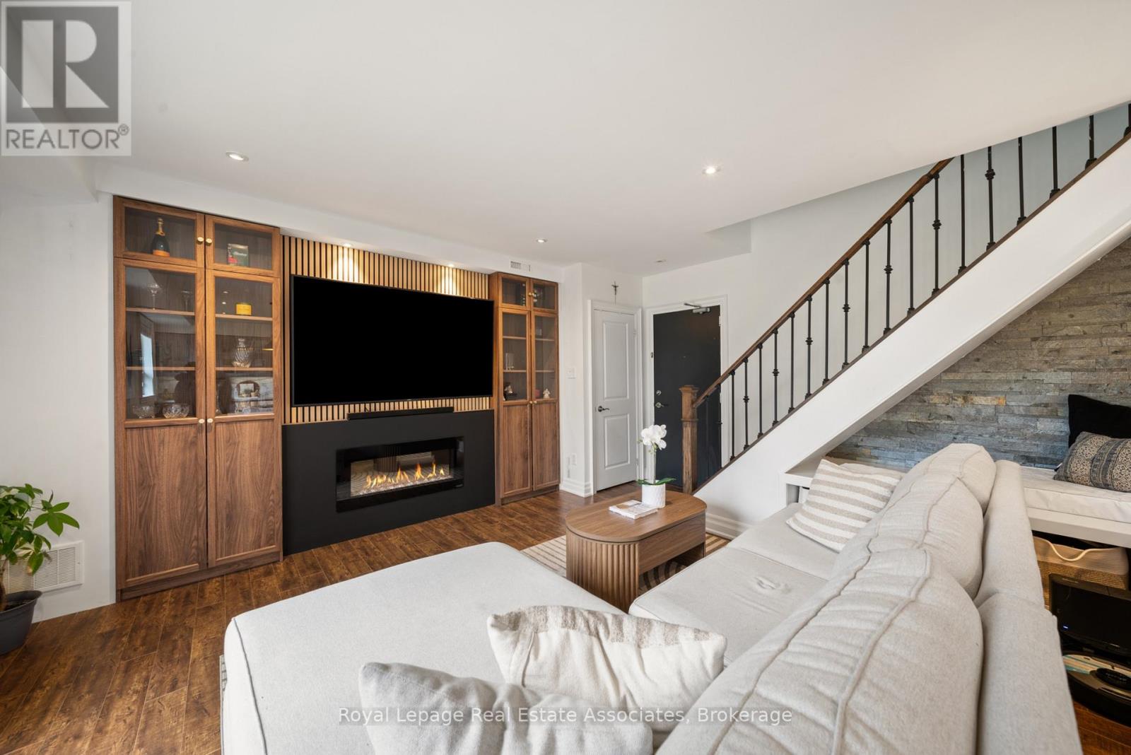 4 - 469 CLARIDGE ROAD, Burlington (Roseland), Ontario, L7N2S1 — Photo 2