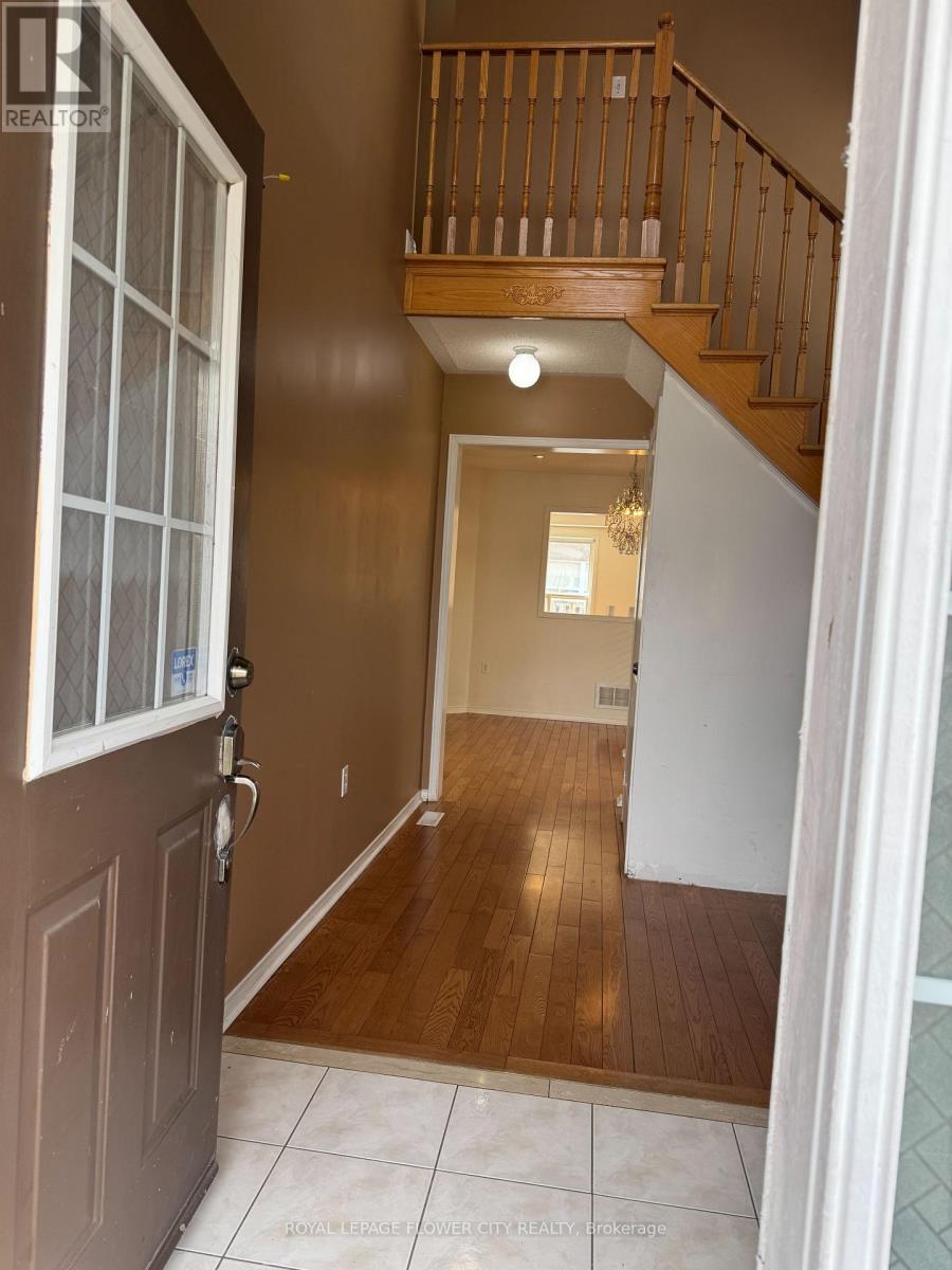 UPPER - 58 BRENTCLIFF DRIVE, Brampton (Fletcher's Meadow), Ontario, L7A2N2 — Photo 3