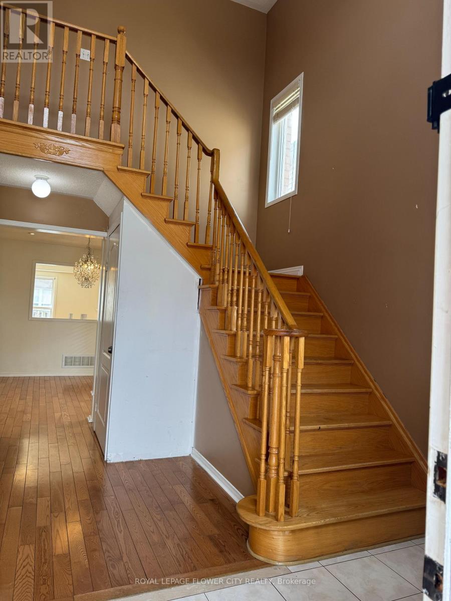 UPPER - 58 BRENTCLIFF DRIVE, Brampton (Fletcher's Meadow), Ontario, L7A2N2 — Photo 5