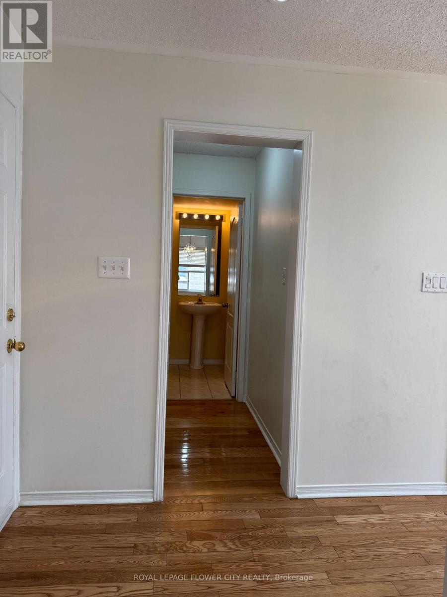 UPPER - 58 BRENTCLIFF DRIVE, Brampton (Fletcher's Meadow), Ontario, L7A2N2 — Photo 8