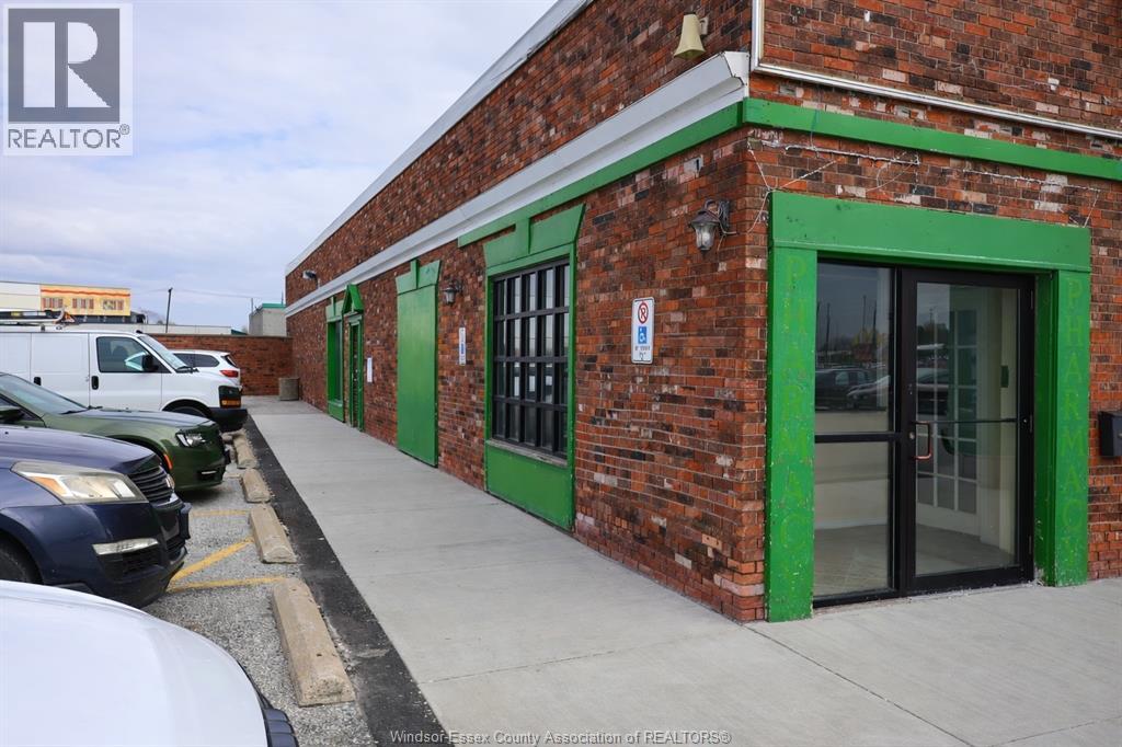 2040 LAUZON ROAD, Windsor, Ontario, N8T2Z3 — Photo 3