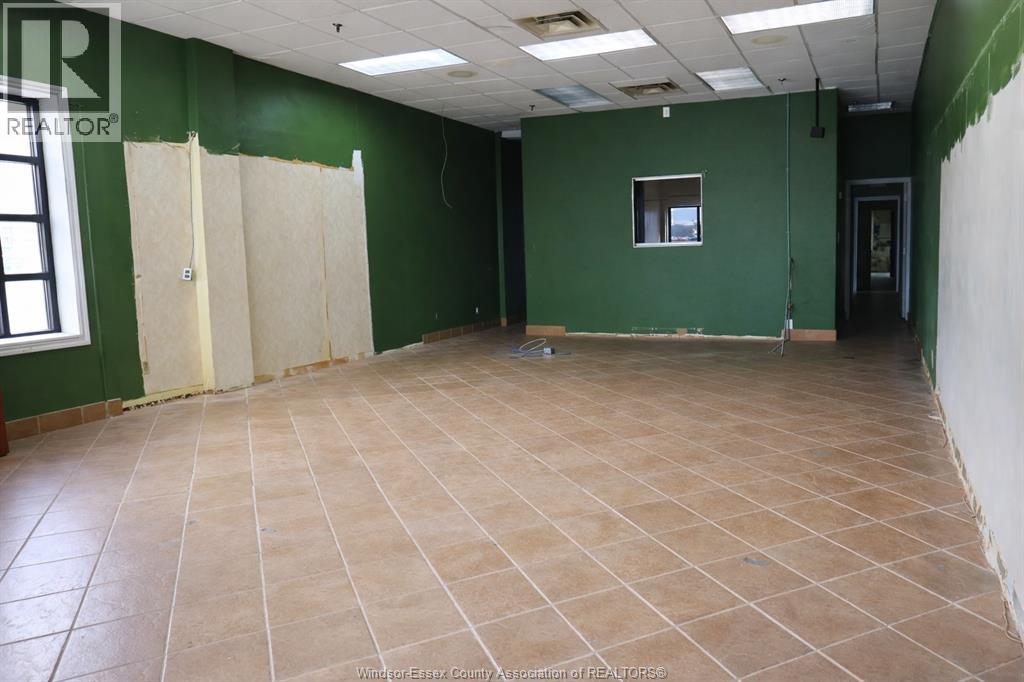 2040 LAUZON ROAD, Windsor, Ontario, N8T2Z3 — Photo 4