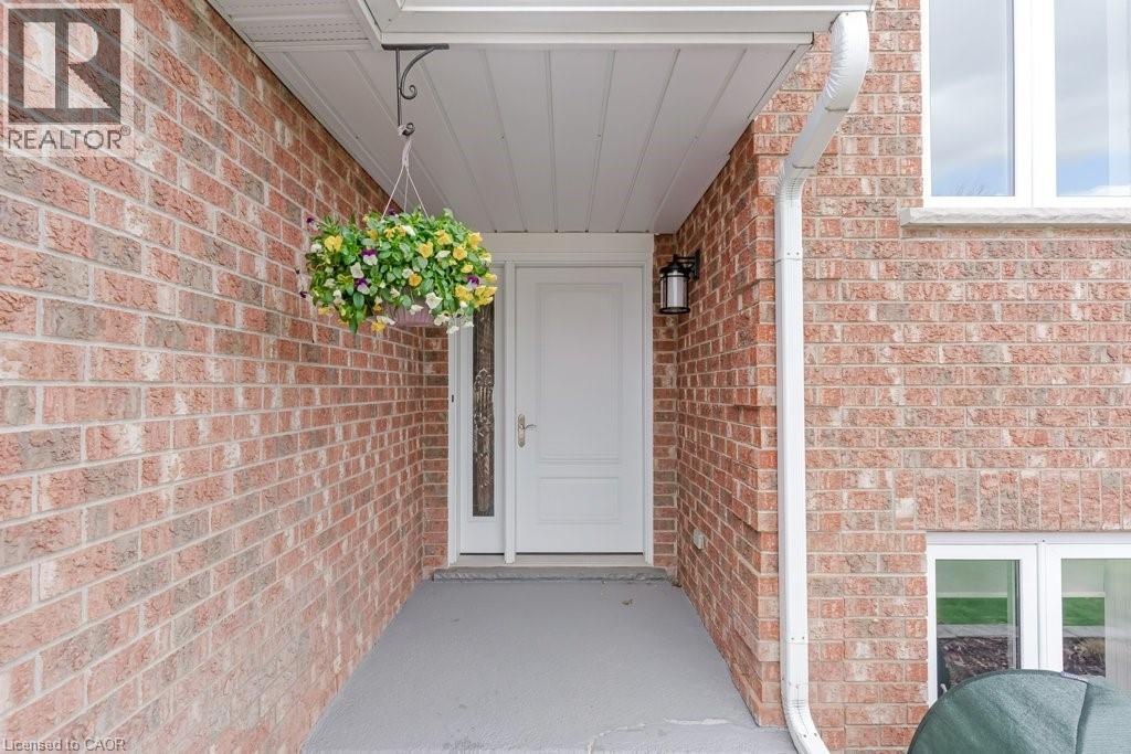 56 DAWN Crescent, Cambridge, Ontario, N3C4A9 — Photo 2