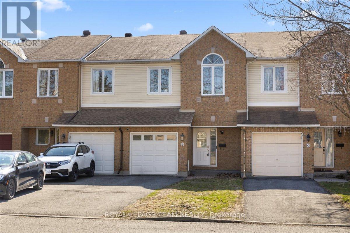 8 CROWNRIDGE DRIVE, Ottawa, Ontario, K2M2M8 — Photo 2