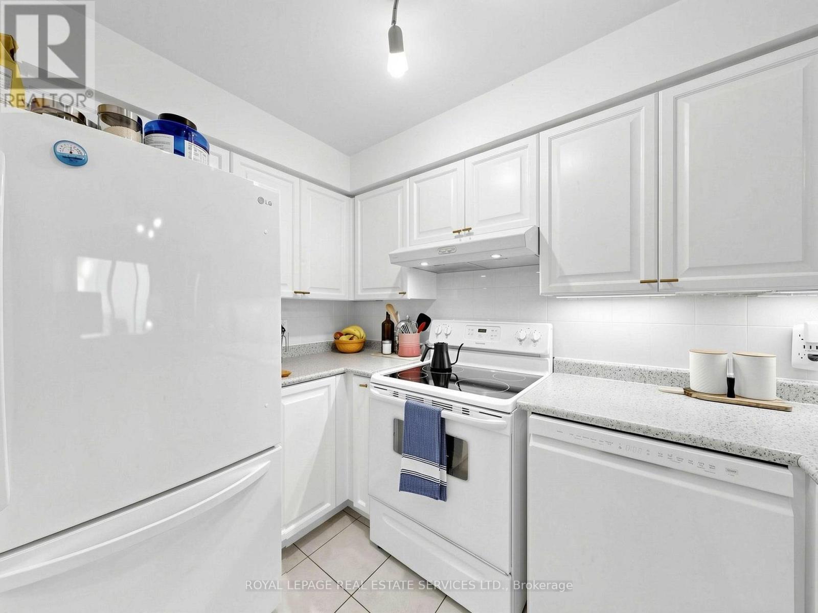 203 - 398 EGLINTON AVENUE, Toronto (Mount Pleasant East), Ontario, M4P3H8 — Photo 19