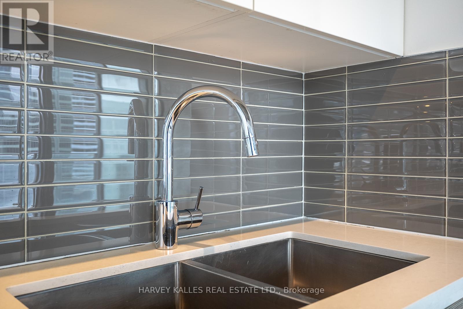 1507 - 224 KING STREET W, Toronto (Waterfront Communities), Ontario, M5H0A6 — Photo 7