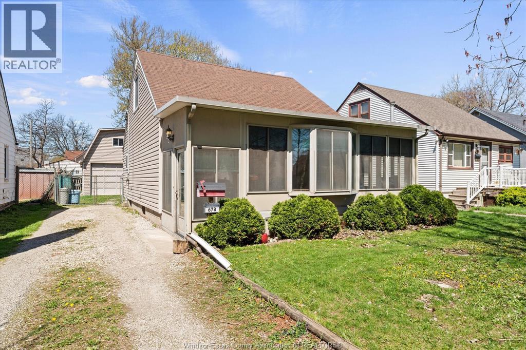 678 CAPITOL STREET, Windsor, Ontario, N8X3G1 — Photo 2