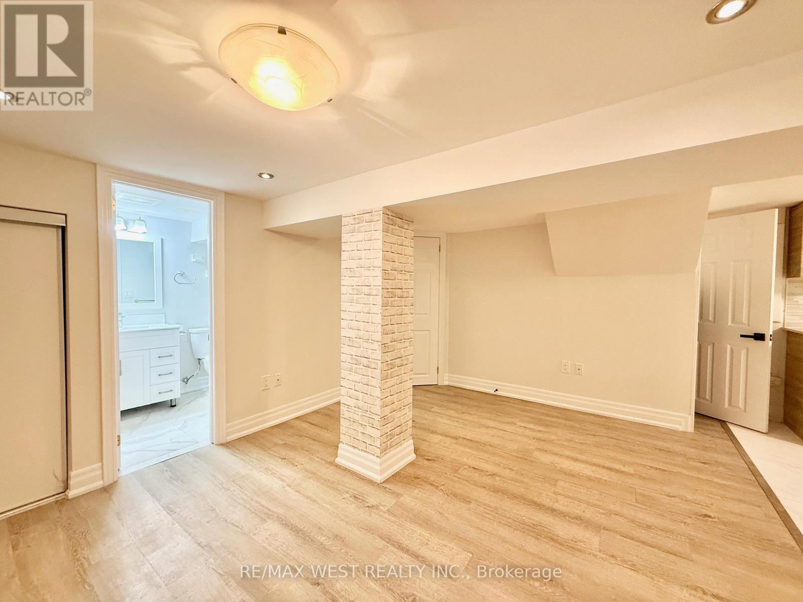 LOWER - 48 KEYSTONE AVENUE, Toronto (East End-Danforth), Ontario, M4C1H4 — Photo 10