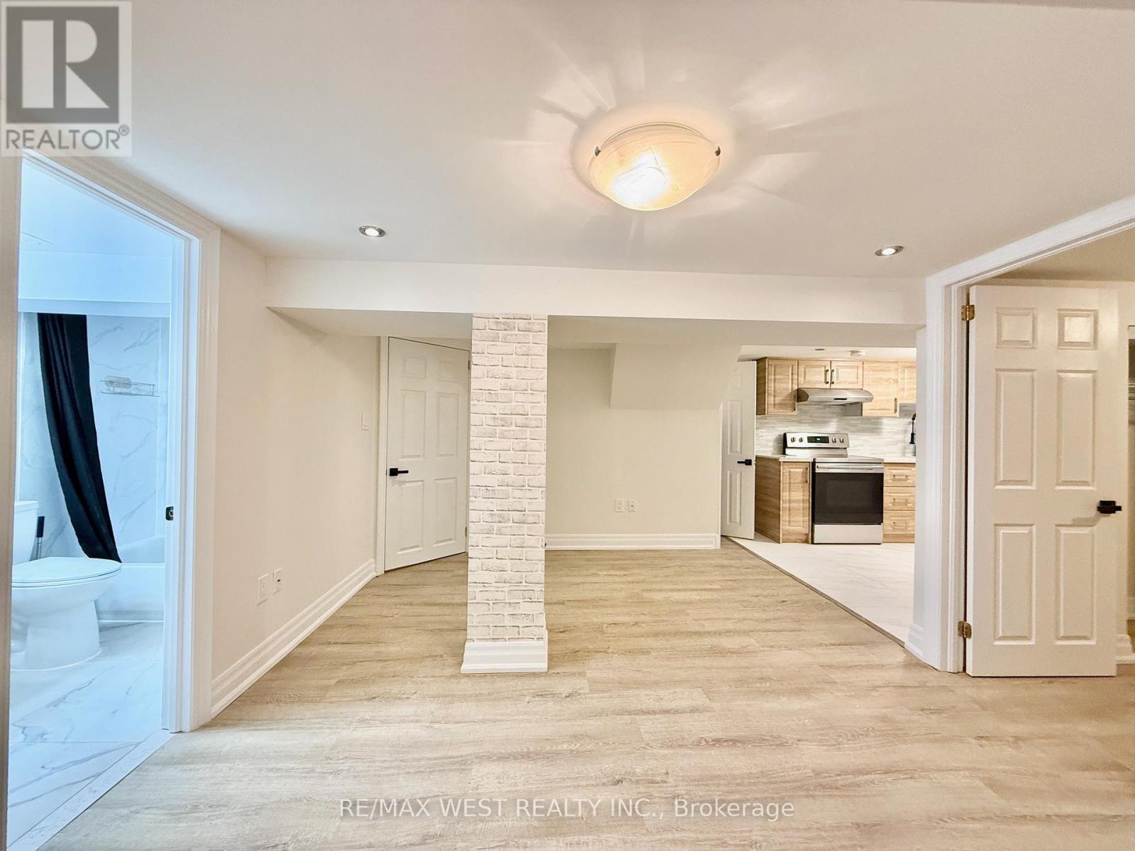 LOWER - 48 KEYSTONE AVENUE, Toronto (East End-Danforth), Ontario, M4C1H4 — Photo 12