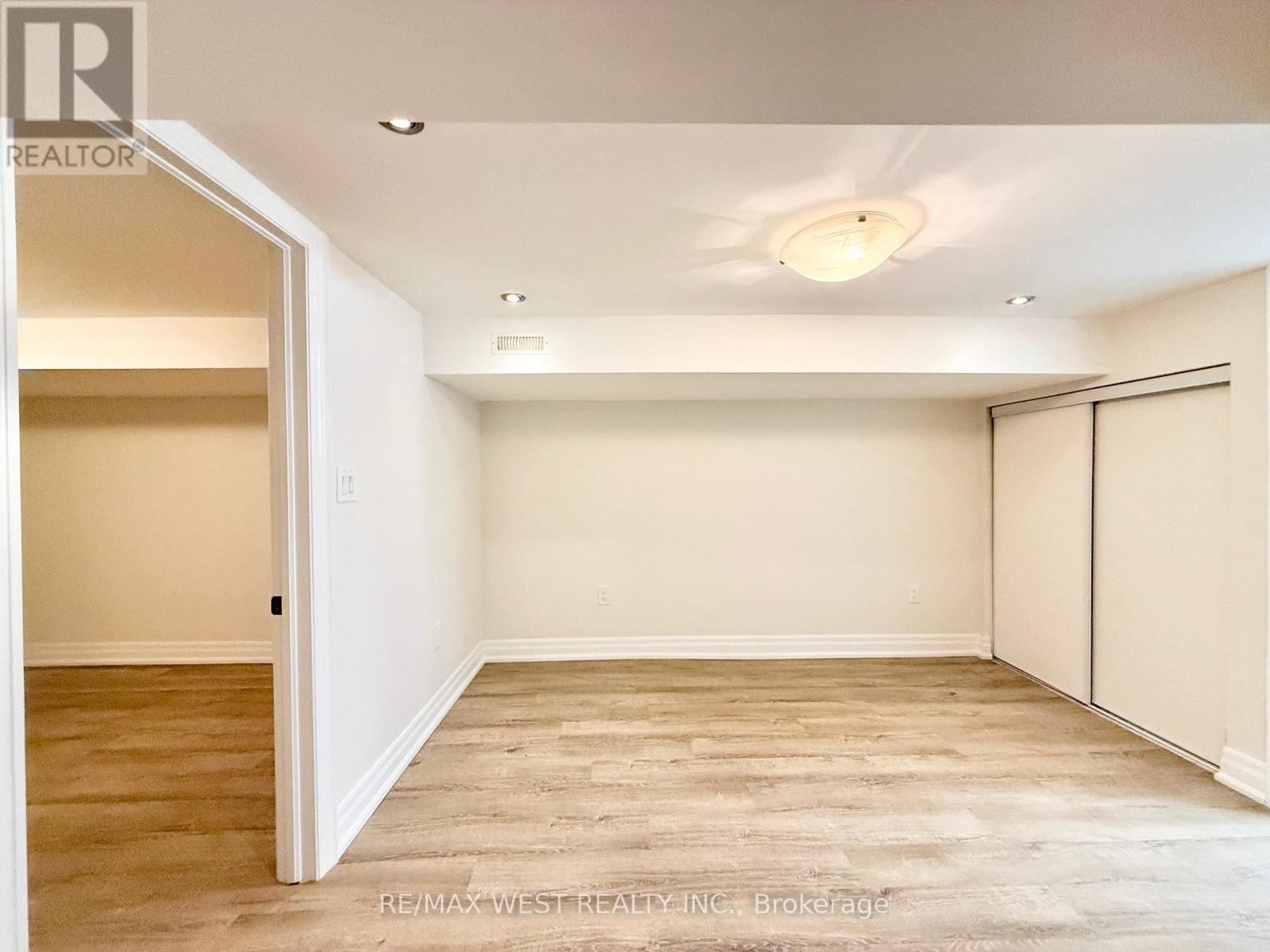 LOWER - 48 KEYSTONE AVENUE, Toronto (East End-Danforth), Ontario, M4C1H4 — Photo 16