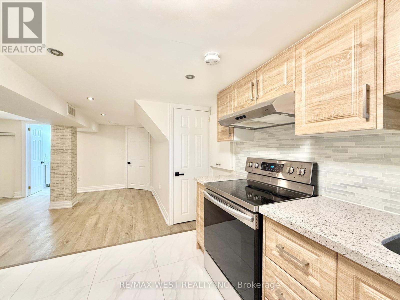 LOWER - 48 KEYSTONE AVENUE, Toronto (East End-Danforth), Ontario, M4C1H4 — Photo 5