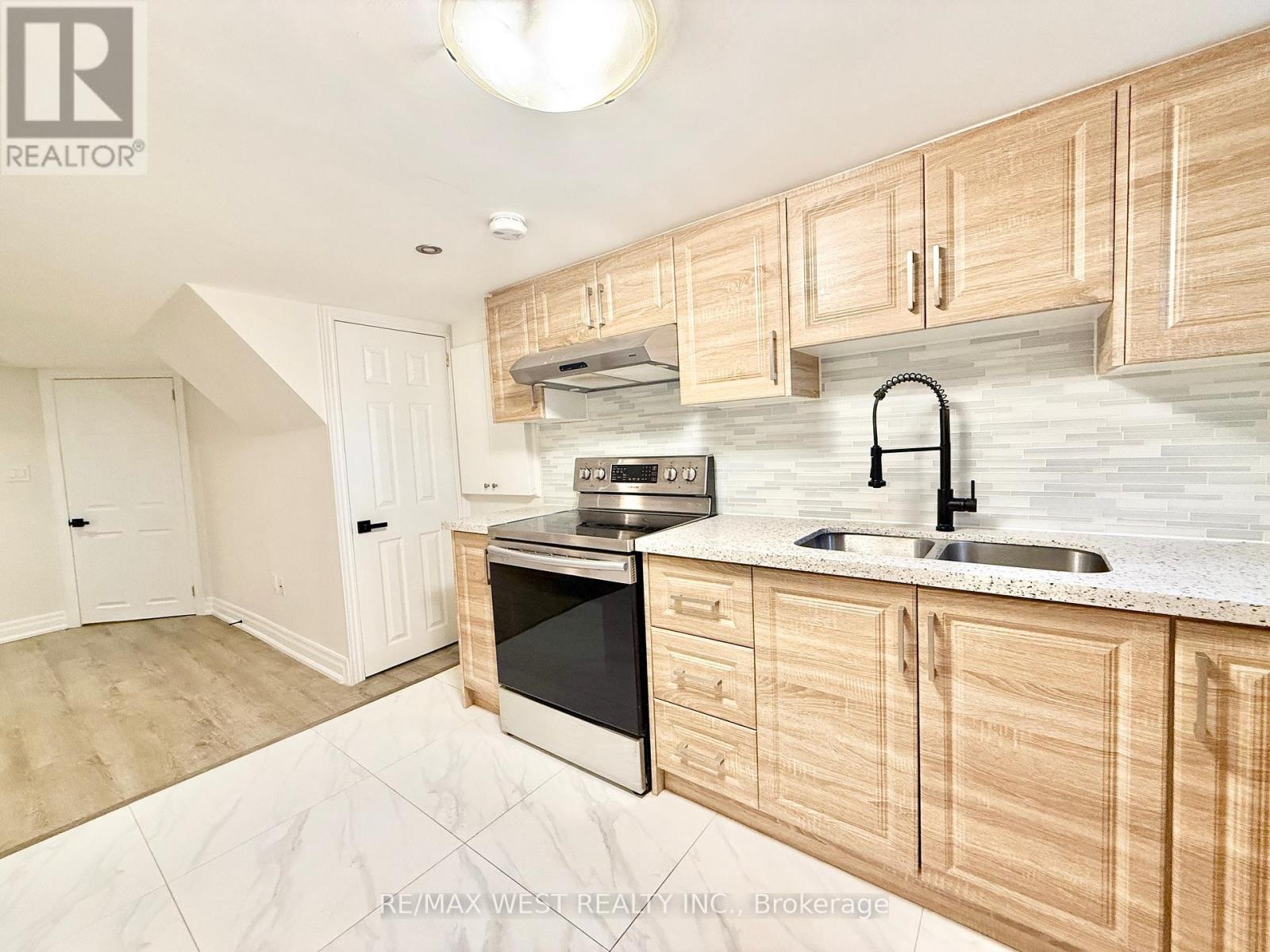 LOWER - 48 KEYSTONE AVENUE, Toronto (East End-Danforth), Ontario, M4C1H4 — Photo 6