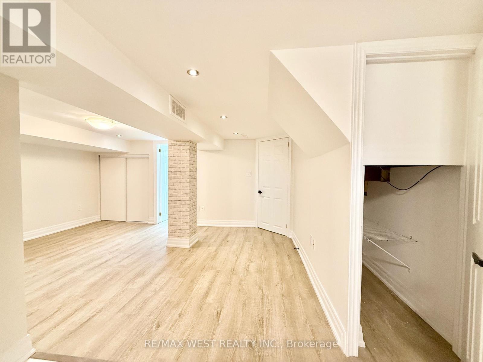 LOWER - 48 KEYSTONE AVENUE, Toronto (East End-Danforth), Ontario, M4C1H4 — Photo 8