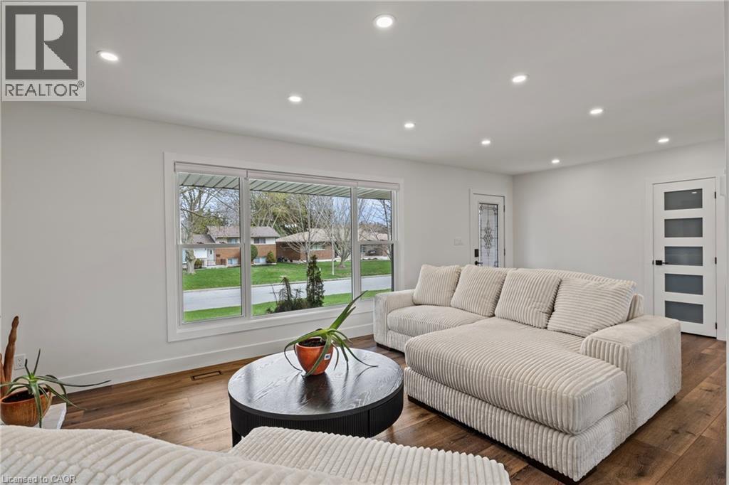 45 DRIFTWOOD Drive, Brantford, Ontario, N3R3K2 — Photo 8