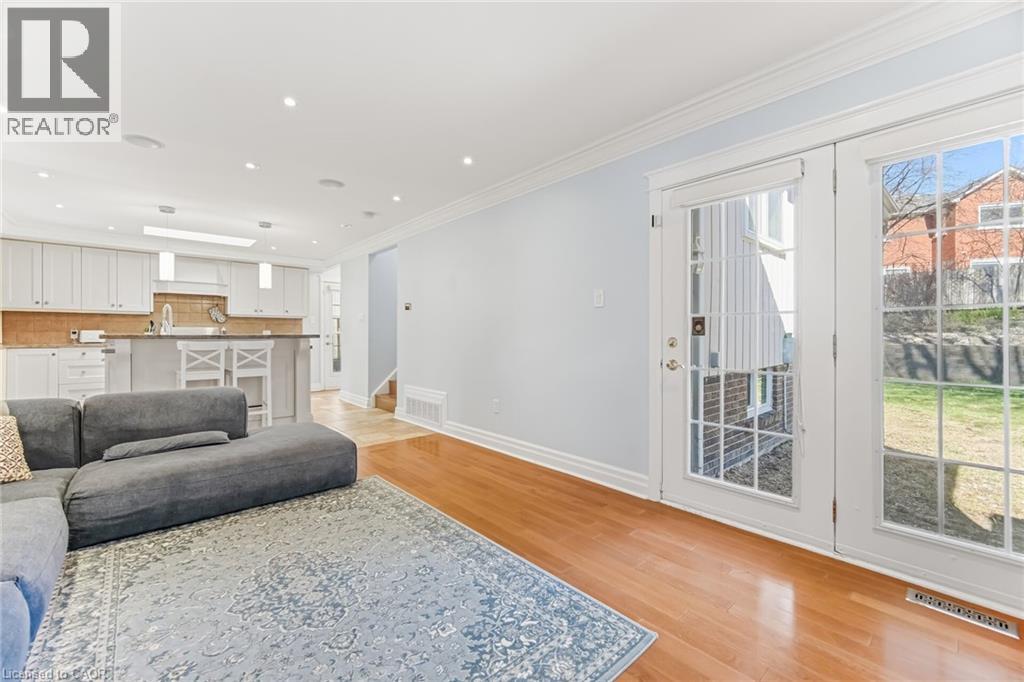 34 LORRAINE Crescent, Brampton, Ontario, L6S2R7 — Photo 11