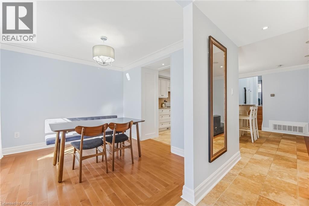 34 LORRAINE Crescent, Brampton, Ontario, L6S2R7 — Photo 4