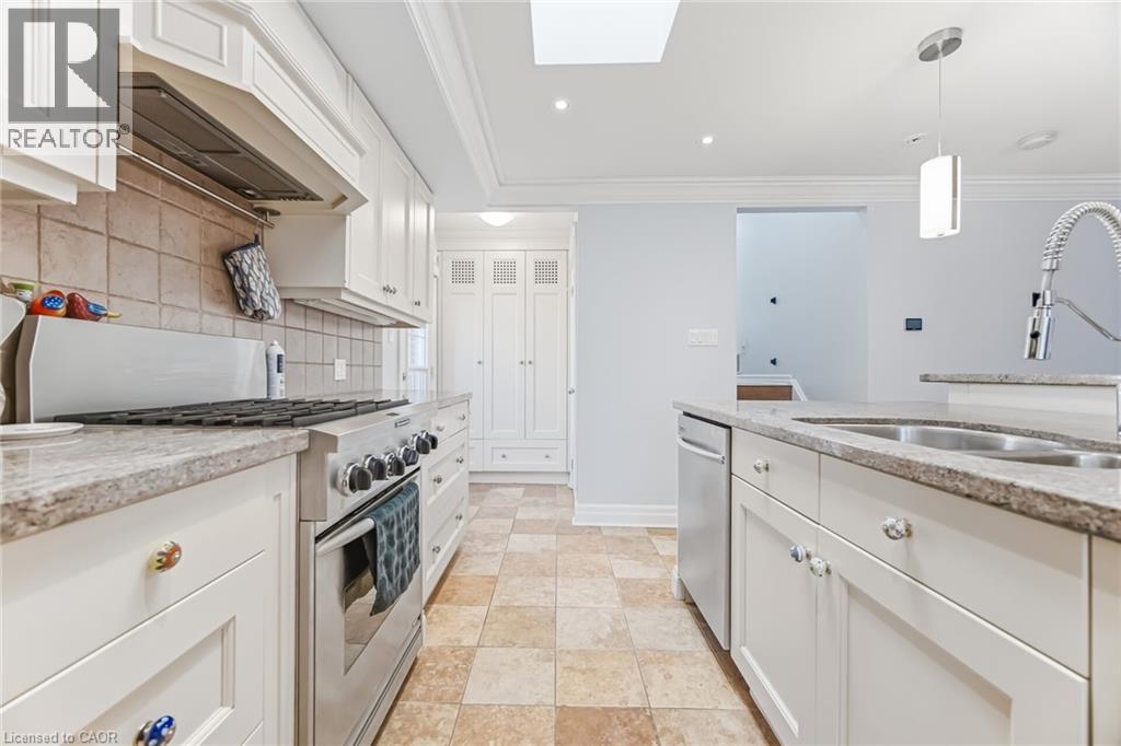 34 LORRAINE Crescent, Brampton, Ontario, L6S2R7 — Photo 8