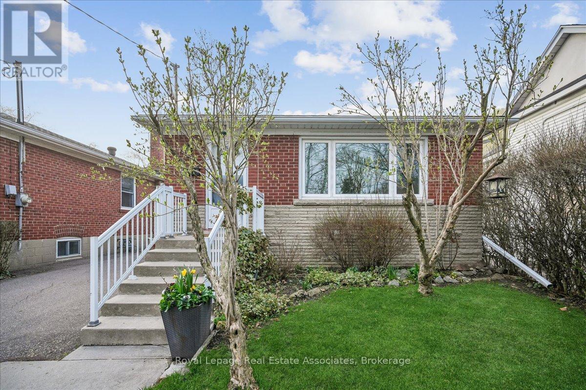 14 CAVELL AVENUE, Toronto (Mimico), Ontario, M8V1P2 — Photo 2
